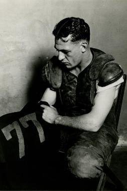 Red Grange and jersey 253x380