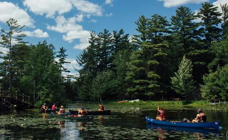 People canoeing People canoeing