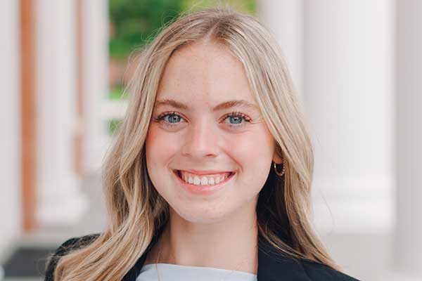 Julia Snider Headshot