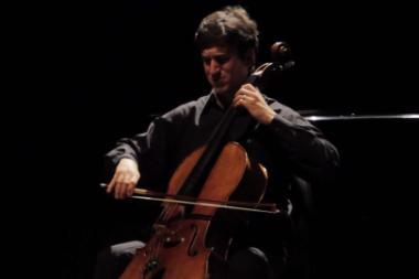 Leonardo Altino playing the cello
