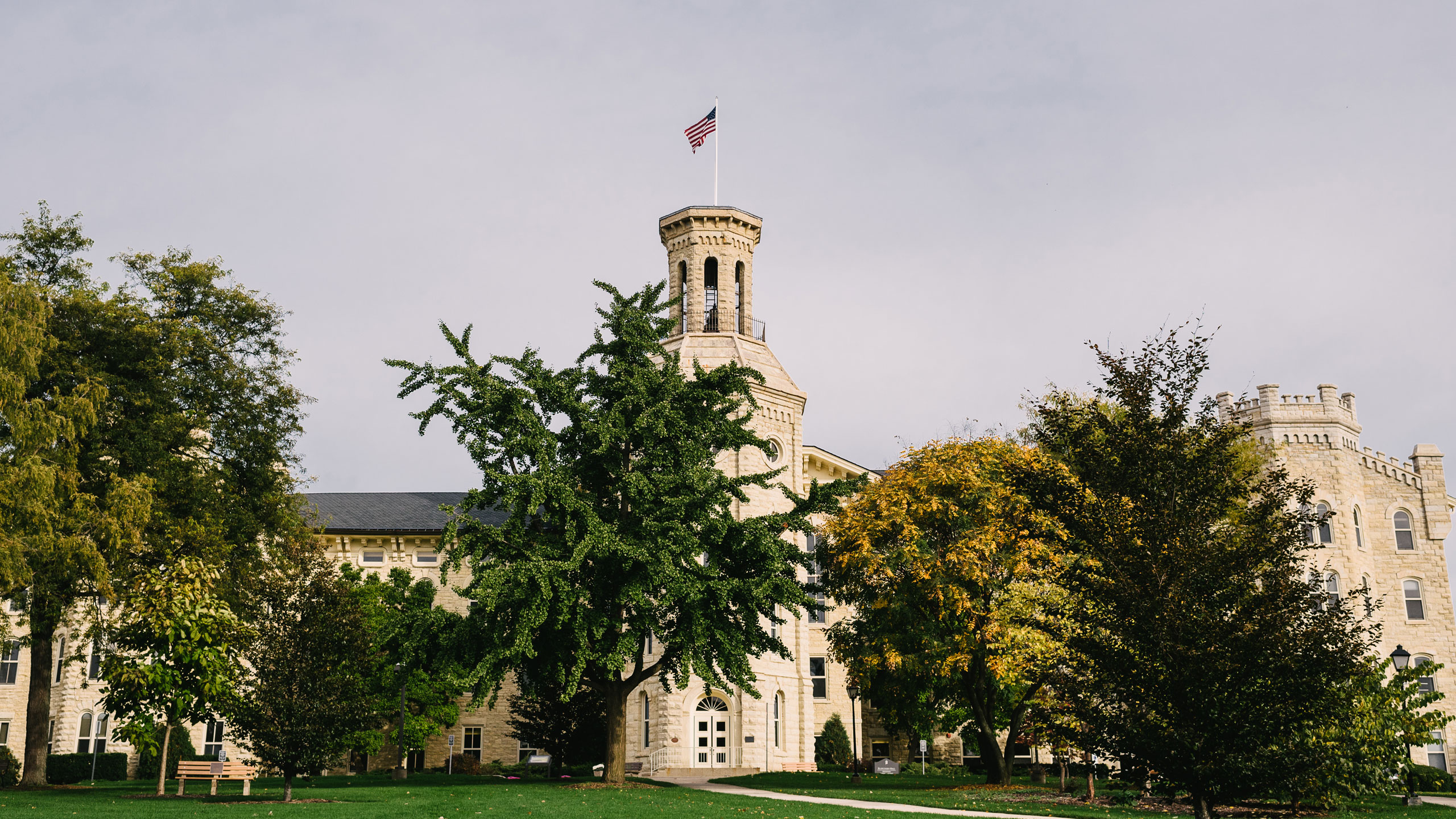 Blanchard Hall Fall 2560 x 1440
