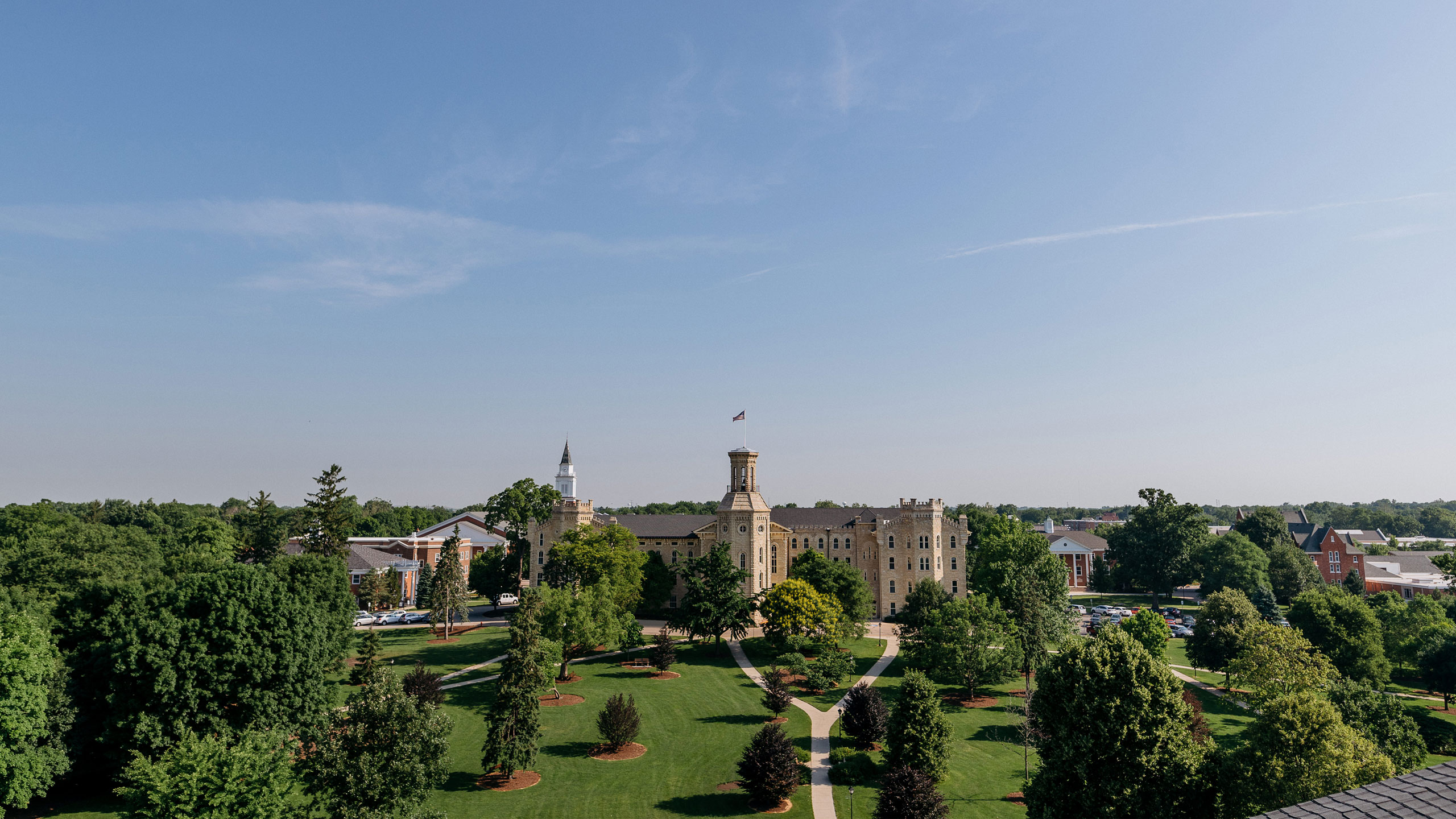 Blanchard Hall Summer 2560 x 1440