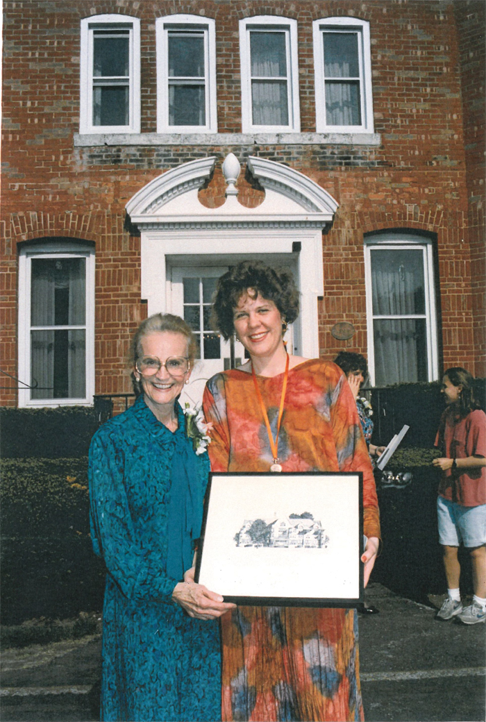 1993, Marilee Melvin with Ruth Graham outside the newly renovated Williston Hall