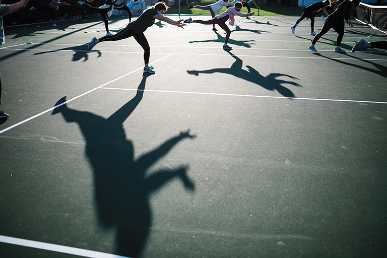 768x512 Dancers on court