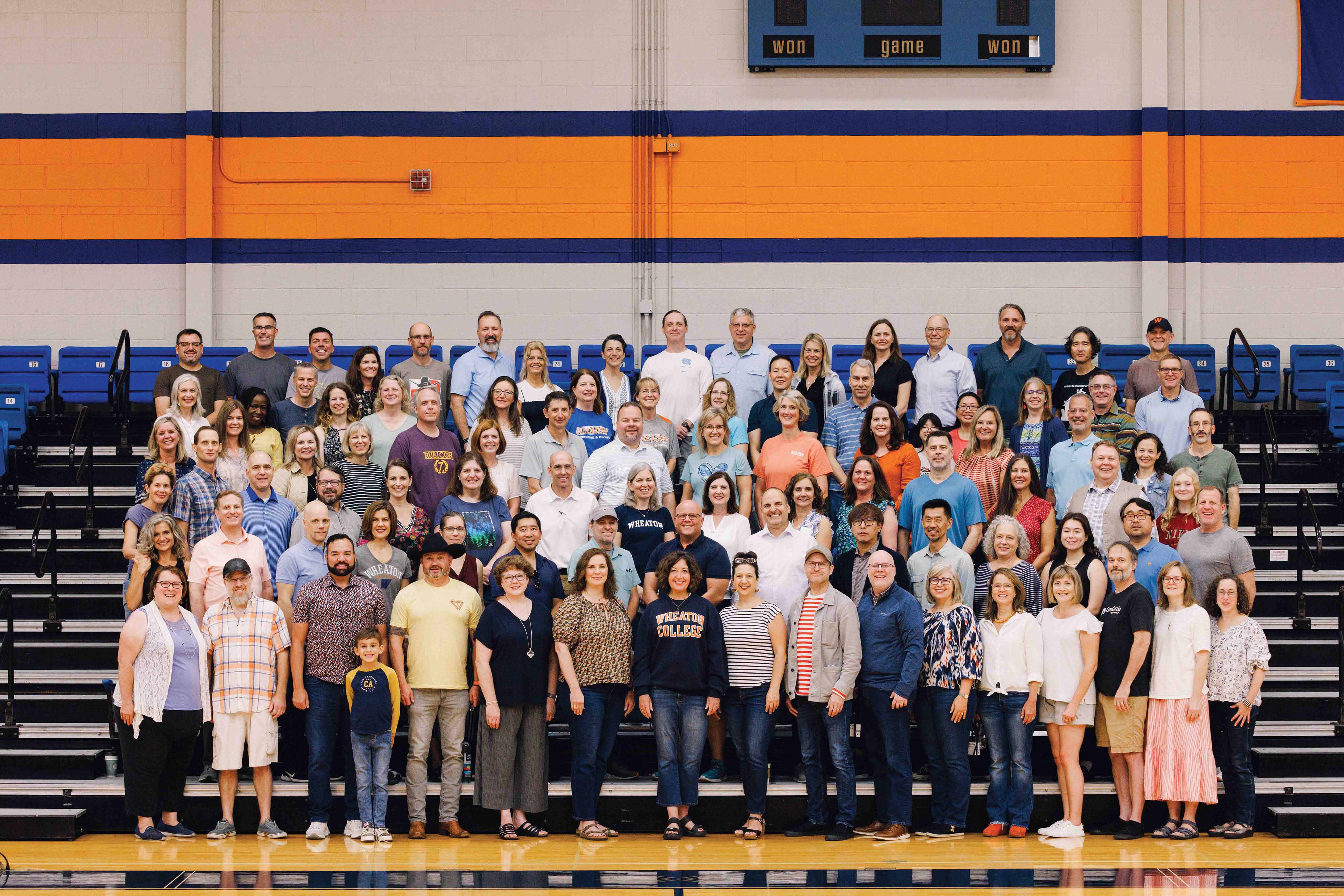 Group photo of 1993 graduates who attended Wheaton College Homecoming 2023