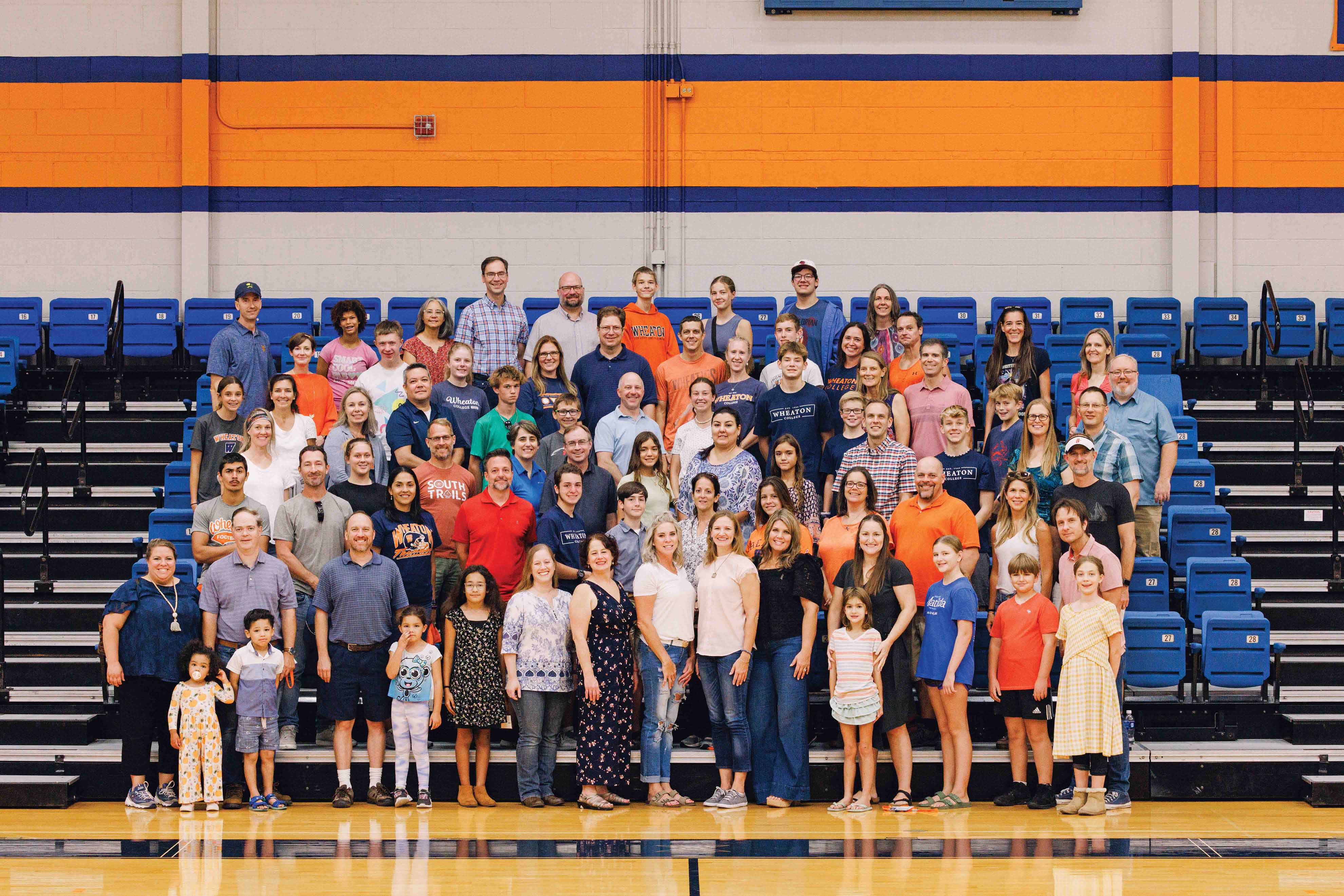 Group photo of 1998 graduates who attended Wheaton College Homecoming 2023