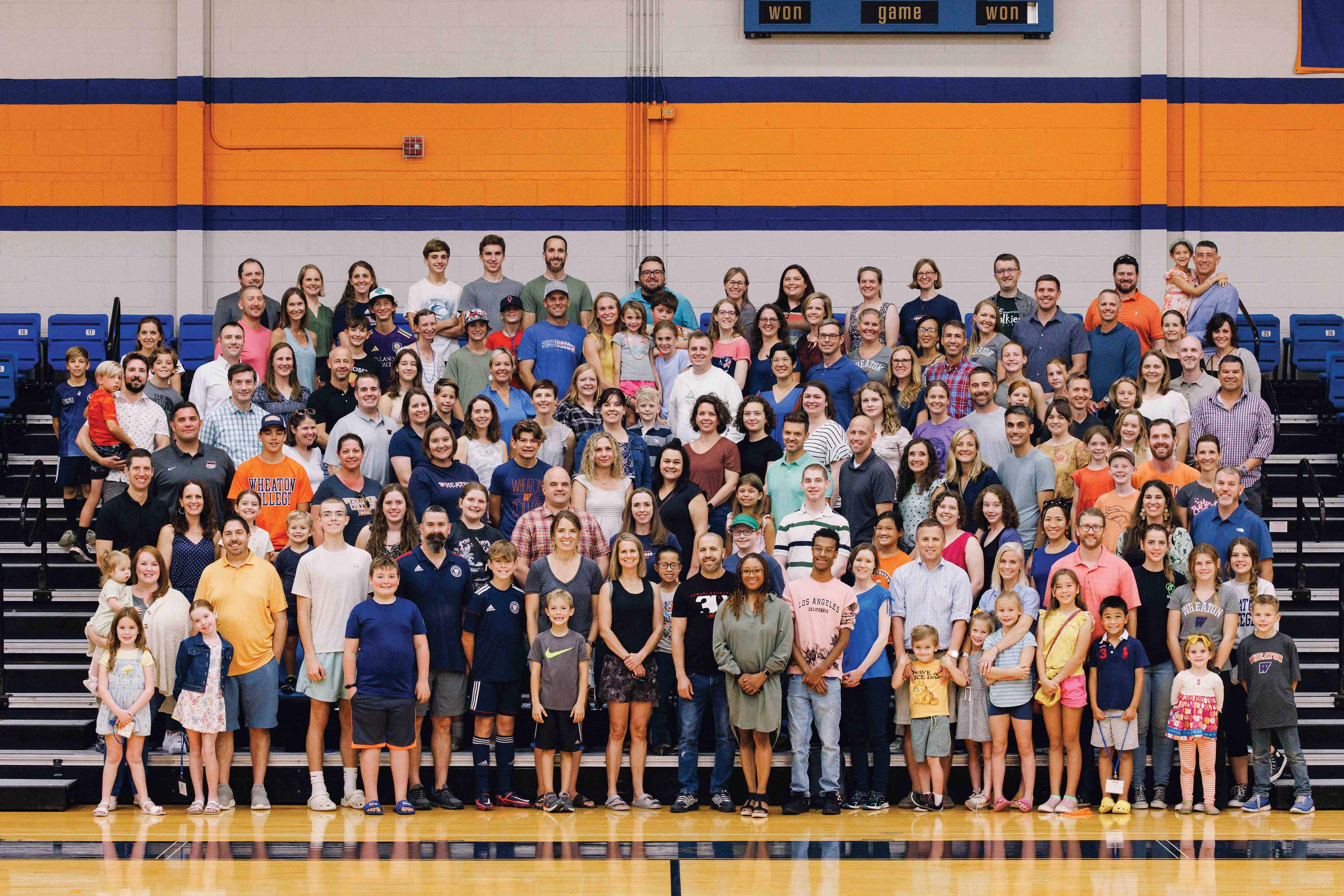 Group photo of 2003 graduates who attended Wheaton College Homecoming 2023