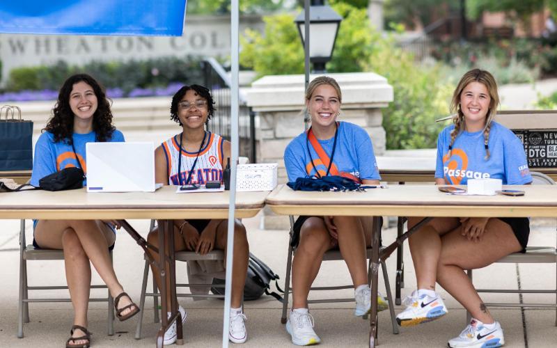 Wheaton College IL Members of Orientation Committee Welcome Transfer Students to Campus
