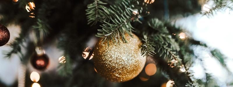 Gold Christmas Ball 825x300 