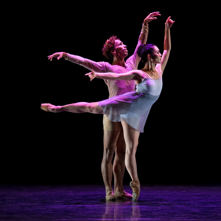Space in between, ballet dancers